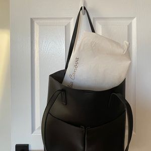 Tote bag with 2 outside pockets. dust bag included